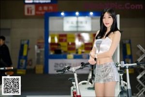 Beautiful Hong Ji Yeon at the 2017 Seoul Motor Show (146 pictures)